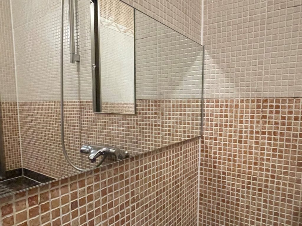 浴室の鏡の防湿加工と防曇！ | ガラス工事.com